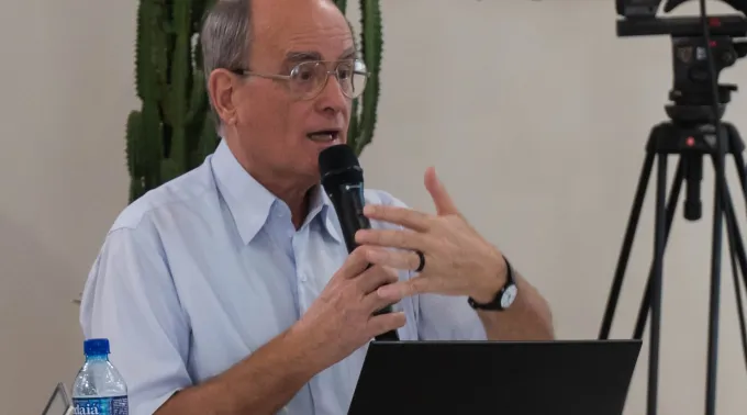 Padre-Thierry-Linard-scaled.jpg ?? 