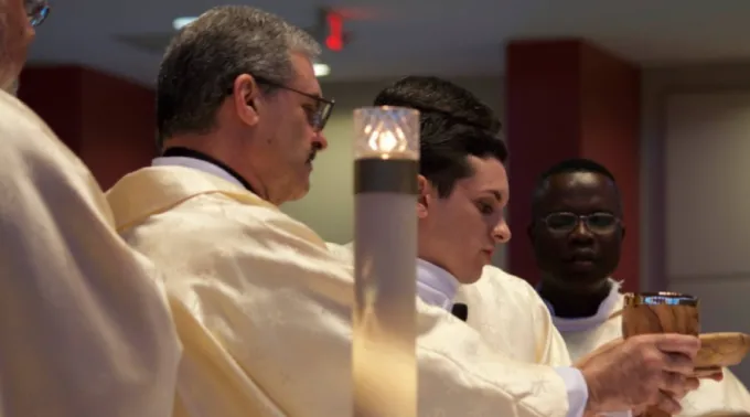 PadreHijoSacerdotes_240620.png ?? 