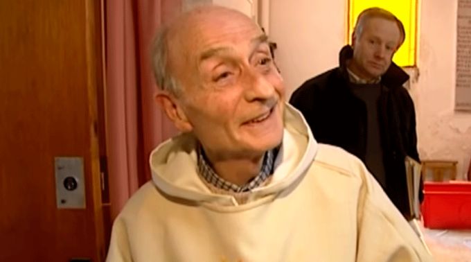 PadreJacquesHamel_CapturaYoutbe_210717.gif ?? 