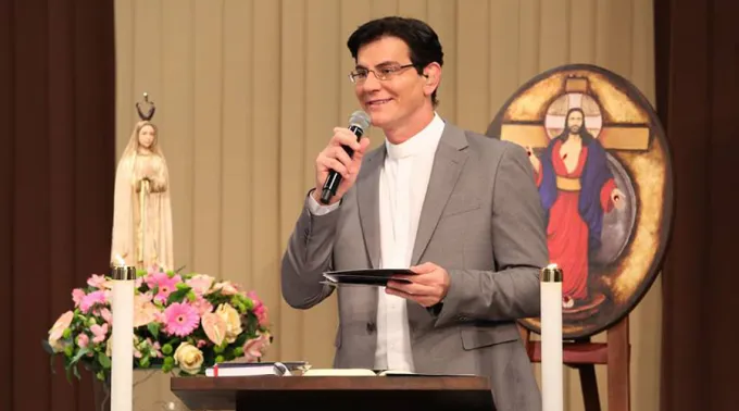 PadreReginaldoManzotti_-_Facebook.jpg ?? 