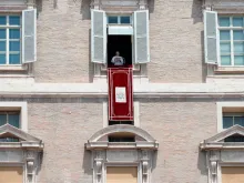 O papa presidiu a oração do Angelus no palácio apostólico.