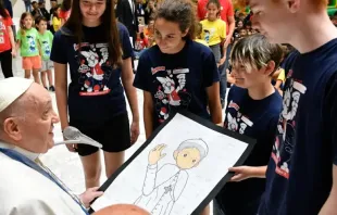 Papa Francisco com as crianças do Centro de Verão no Vaticano