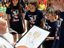 Papa Francisco com as crianças do Centro de Verão no Vaticano