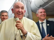 O papa Francisco na entrevista coletiva durante o voo de volta do Canadá a Roma