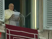 Papa Francisco na oração do Ângelus deste domingo. Crédito: Vatican Media