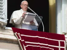 O Papa Francisco durante a oração do Ângelus.