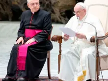 Papa Francisco prega durante a audiência geral 