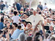 Papa durante uma audiência no Vaticano.