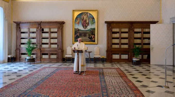 Papa-Francisco-Biblioteca-P-Apostolico-Vatican-18032020.jpg ?? 