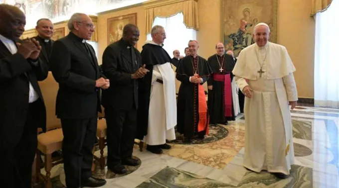 Papa-Francisco-Comision-Teologica-Internacional-VaticanMedia-291119.jpg ?? 