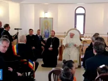 Papa Francisco no encontro com a comunidade “rom”.
