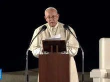 Papa Francisco diante do Memorial da Paz de Hiroshima em sua viagem apostólica ao Japão.