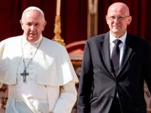 Papa Francisco e Domenico Giani. Crédito: Daniel Ibáñez (ACI)