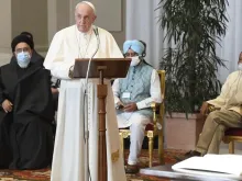 O papa Francisco discursa no encontro sobre fé e ciência 