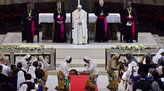 Papa-Francisco-Encuentro-Obispos-Sacerdotes-Edward-pentin-ACI-05092019.jpeg ?? 
