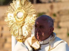 Papa Francisco durante a celebração de Corpus Christi em 2019. Crédito: Daniel Ibáñez (ACI)