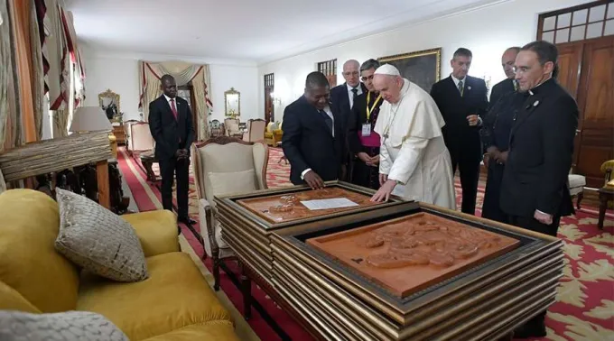 Papa-Francisco-Firma-Palacio-Mozambique-Vatican-Media-05092019.jpeg ?? 