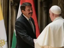 Papa saúda o presidente da Hungria, János Áder.