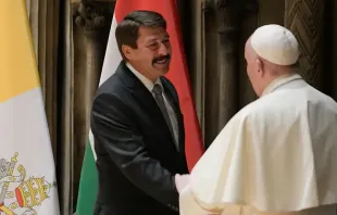 Papa saúda o presidente da Hungria, János Áder.