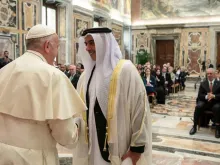Papa com o Xeique bin Zayed, em uma imagem de arquivo no Vaticano.