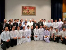 Papa Francisco com os jesuítas na Tailândia.