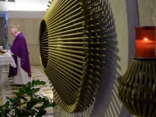 O Papa durante a Missa celebrada na Casa Santa Marta.