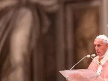 Papa Francisco pronuncia sua homilia.