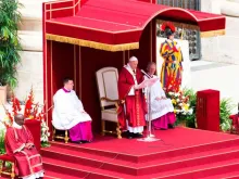 Papa pronuncia sua homilia.