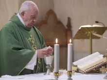 Papa Francisco celebra a Missa na Casa Santa Marta.