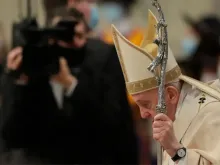 O Papa antes do início da missa na basílica de São Pedro.
