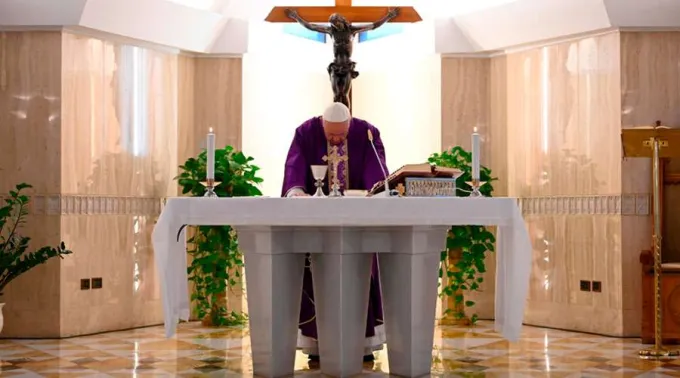 Papa-Francisco-Oracion-Misa-Santa-Marta-15032020.jpg ?? 