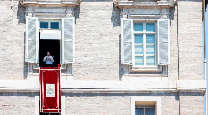 Papa-Francisco-Palacio-Apostolico-Regina-Daniel-Ibanez-ACI-31052020.jpg ?? 