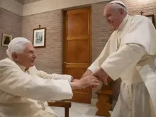 Bento XVI e o Papa Francisco em uma imagem recente.