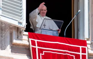Papa Francisco durante a oração do Regina Coeli.