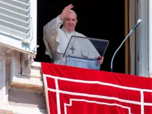 Papa Francisco durante a oração do Regina Coeli.