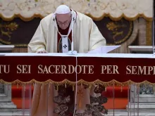 Papa Francisco no final da Missa da Divina Misericórdia.