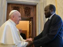 Papa Francisco com o presidente do Sudão do Sul no Vaticano.