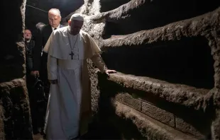 Papa Francisco visita catacumba 