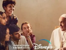 Cartaz de divulgação do documentário "Amém. Perguntando ao Papa" da Disney + na Espanha 