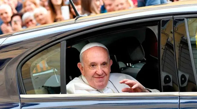 Papa-Francisco-auto-VaticanMedia-240919.jpg ?? 