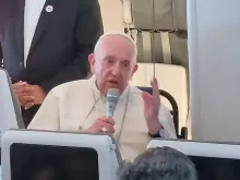 Papa Francisco durante a entrevista coletiva
