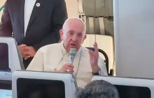 Papa Francisco durante a entrevista coletiva