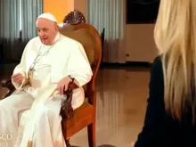 Papa Francisco durante entrevista ao TG5 na televisão italiana. Crédito: Captura de Vídeo (TG5)