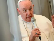 Papa Francisco durante a entrevista coletiva no voo de volta a Roma