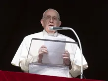 O papa Francisco discursa no Ângelus do Domingo Gaudete