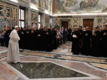 Papa Francisco se dirigindo aos participantes do Capítulo Geral da Ordem dos Agostinianos Descalços (12 de setembro de 2019