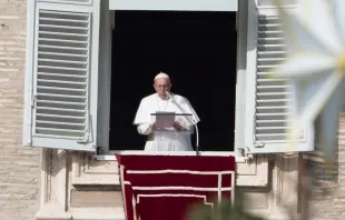 Papa durante o Ângelus.