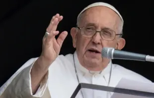 O papa Francisco na oração do Ângelus na Praça de São Pedro, domingo, 18 de junho de 2023.