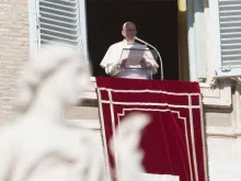 Papa durante o Ângelus.