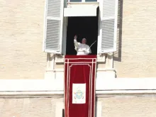 Papa durante o Ângelus.